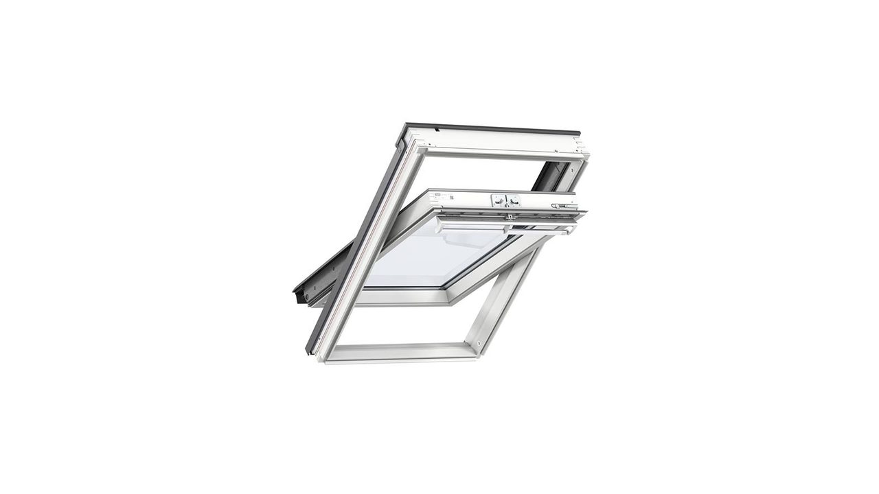 Wit VELUX tuimelvenster als productfoto voor het bepalen van de juiste dakraammaat — VELUX dakraam maten: complete gids met codes en buitenwerkse maten